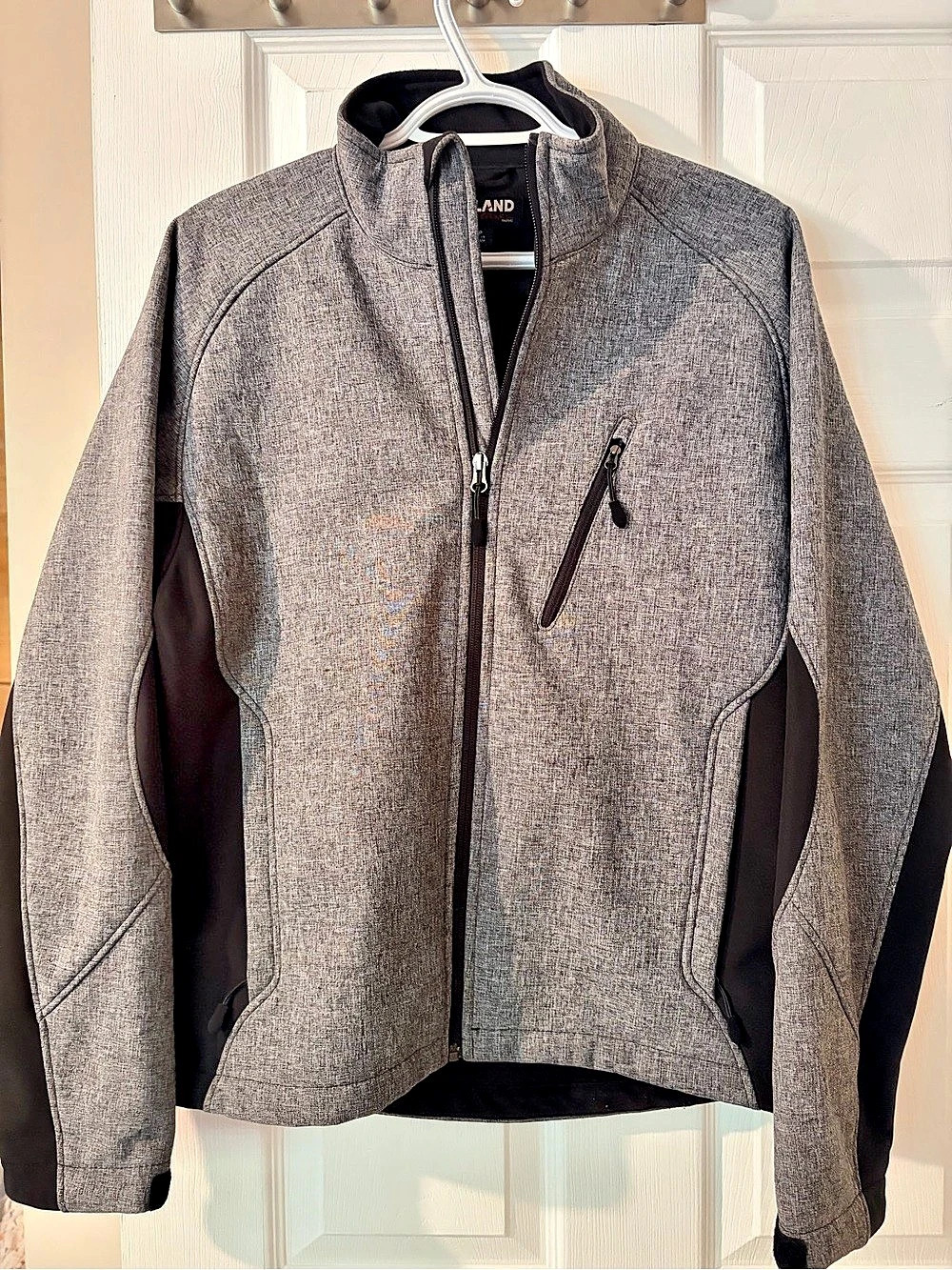 Kirkland Signature Men's Fleece Lined Softshell Jacket Gray & Black Small